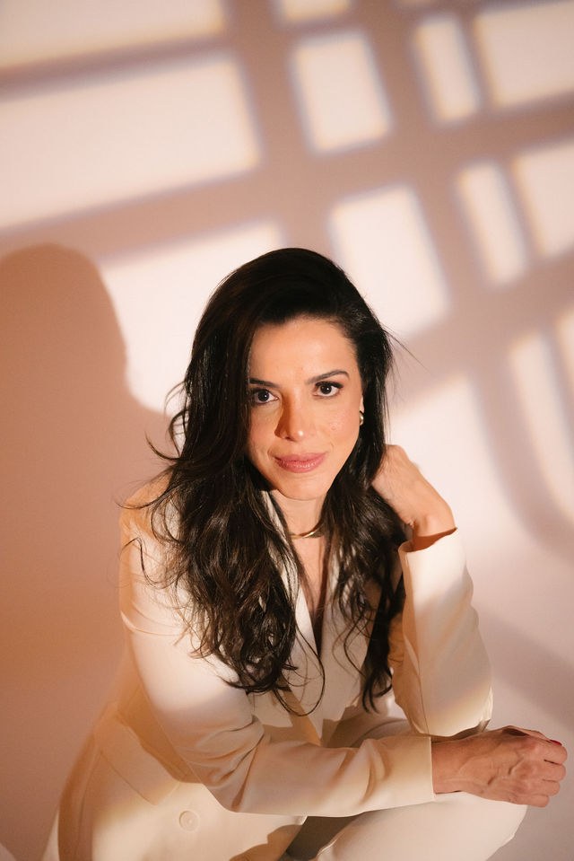 Dra. Juliana Siqueira, CRM-RJ 889466, em retrato profissional